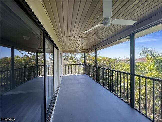 Building Photo - 4530 SW 10th Ave