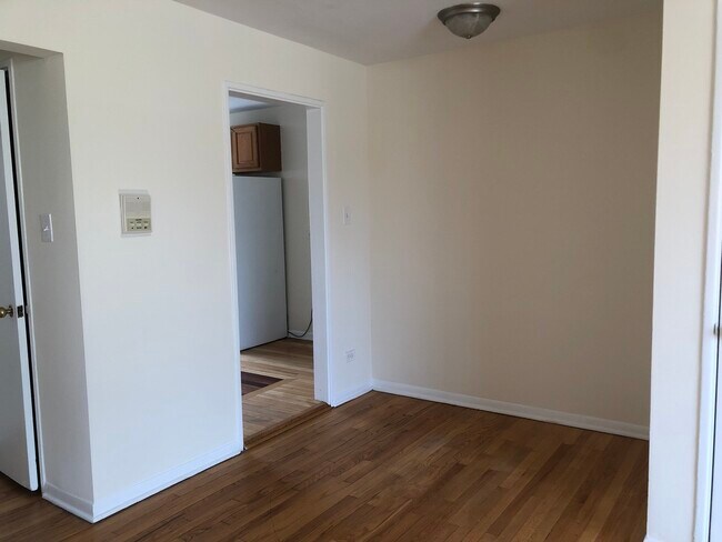 Building Photo - 6130 N Seeley Ave
