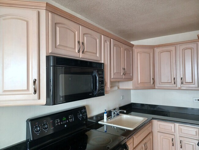 Building Photo - 5100 N Marine Dr