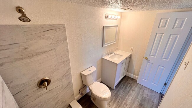 Building Photo - Cozy Casselberry Condo Available - Move In Before the Holidays!