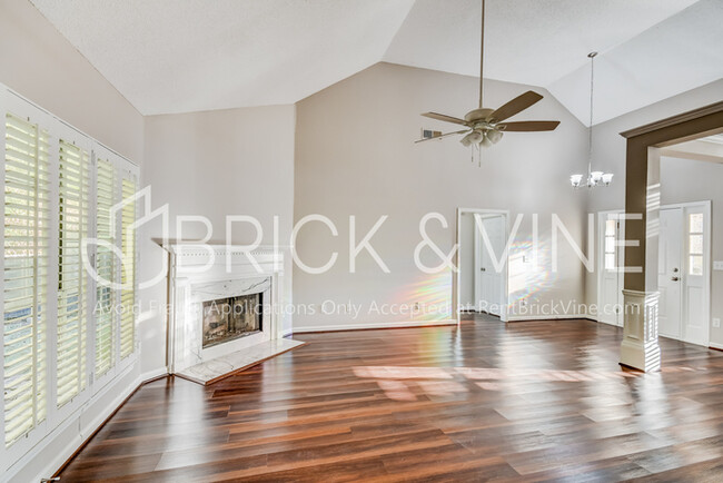 Building Photo - 505 Baronne St