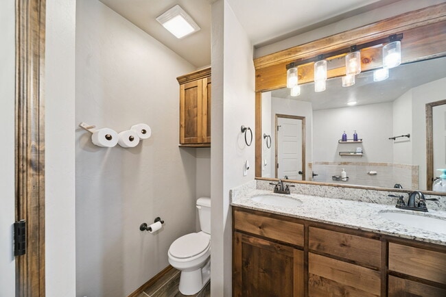 Building Photo - 1138 Jones Ave