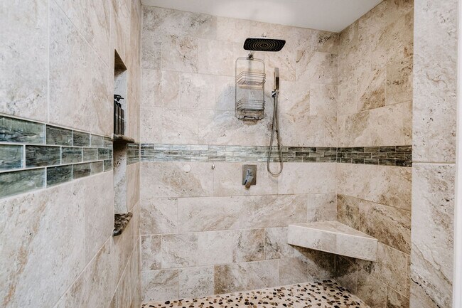 Building Photo - 134 Sinclair St