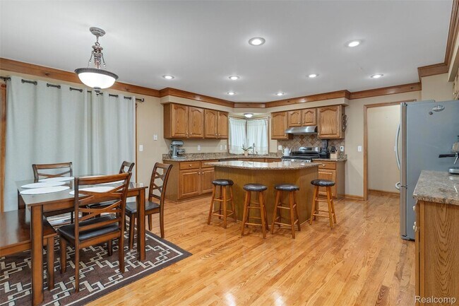 Building Photo - 47105 Liberty Bell Rd E