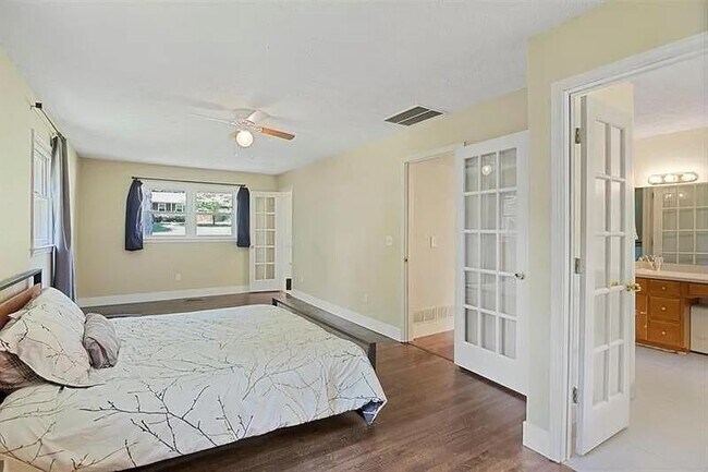 Building Photo - 2855 Old Carriage Dr SW