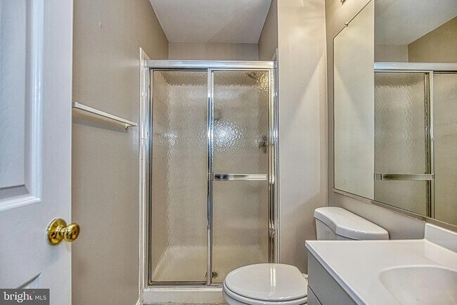 master bathroom - 43513 Blacksmith Sq