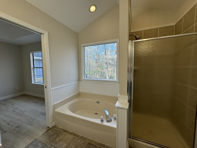 Primary bath - 8017 Pine Oak Rd