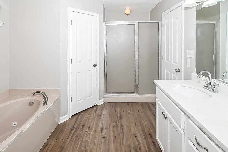 Building Photo - 2785 Pinnacle Dr
