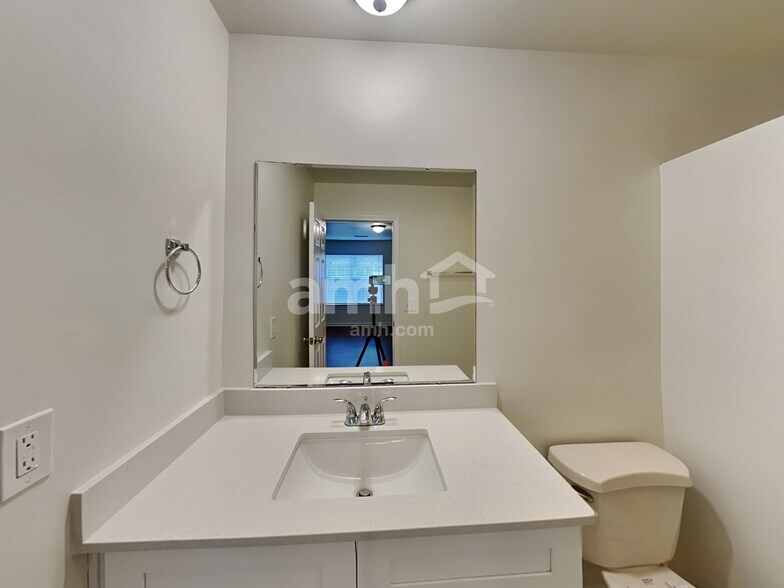 Building Photo - 6028 Woodcreek Dr