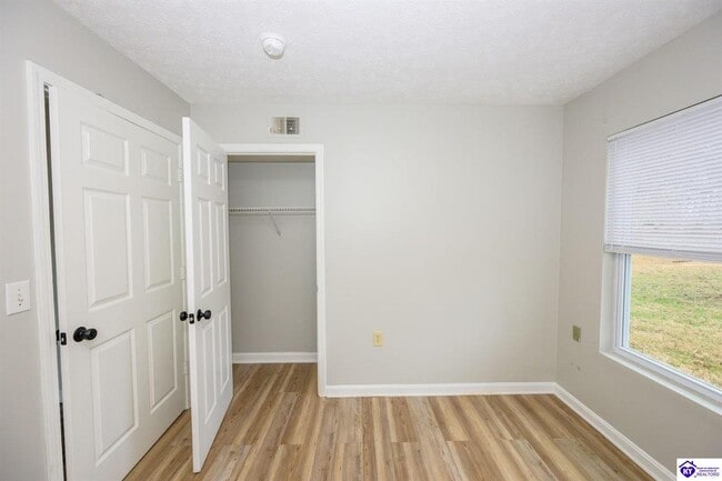 Building Photo - 623 Stewart St