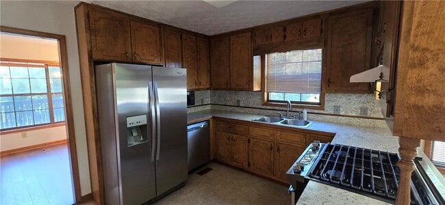 Building Photo - 303 Cacique Ct