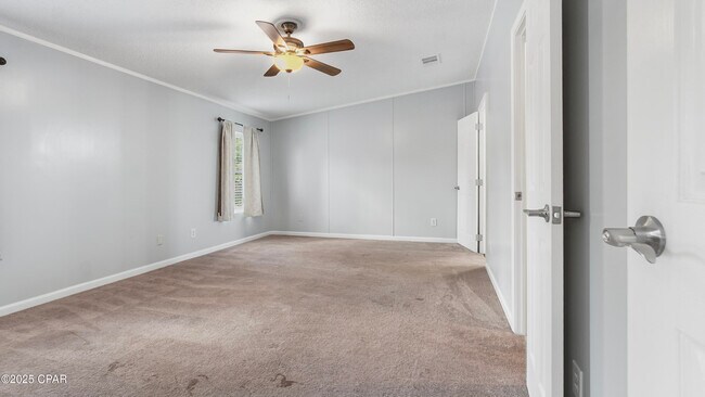 Building Photo - 12808 Clear Creek Rd