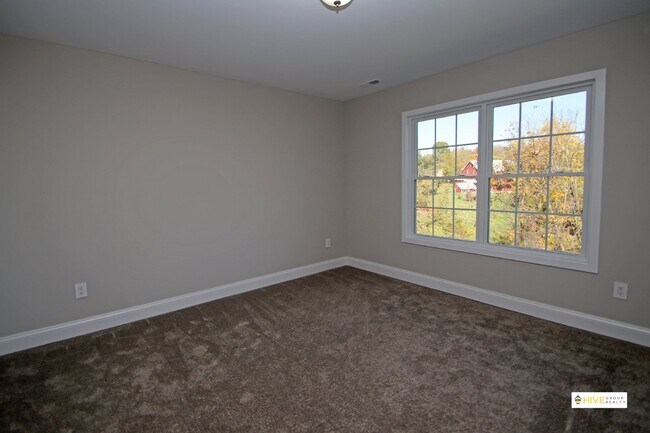 Building Photo - Upscale rental in Harrisonburg!