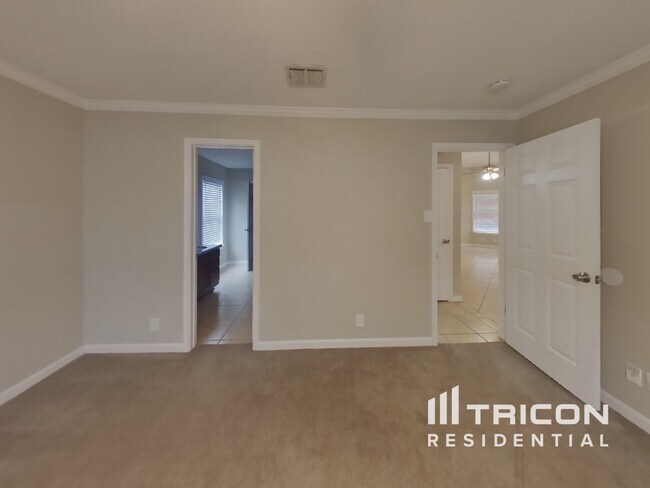 Building Photo - 8735 Ridge Mile Drive San Antonio TX