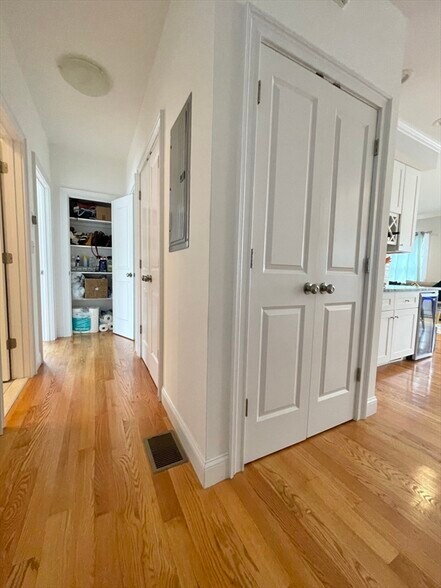 Building Photo - 58 Starbird Ave