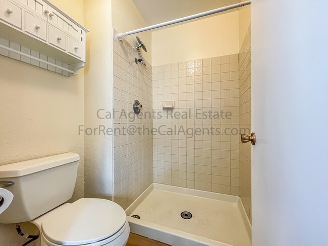 Building Photo - 3600 Siskiyou Ct