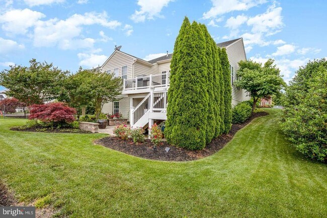 Building Photo - 714 Monarchos Dr
