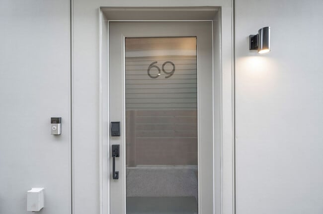 Building Photo - 34 W Cremona St