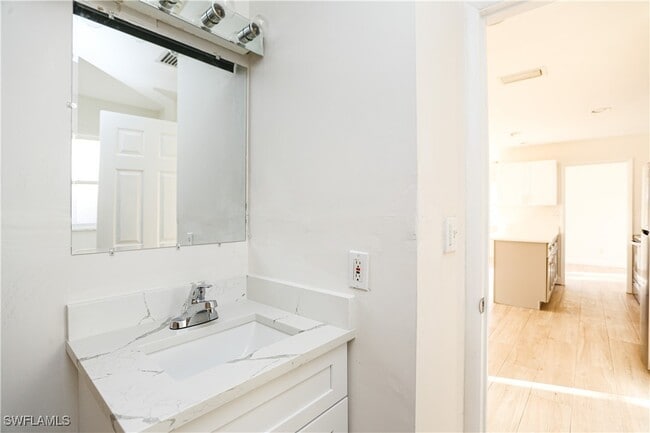 Building Photo - 520 97th Ave N