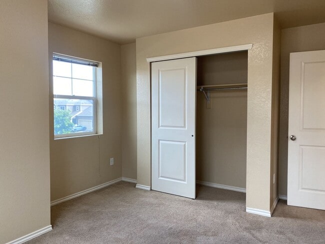 Building Photo - Lovely 3 Bed 2.5 Bath Home in Timbervine