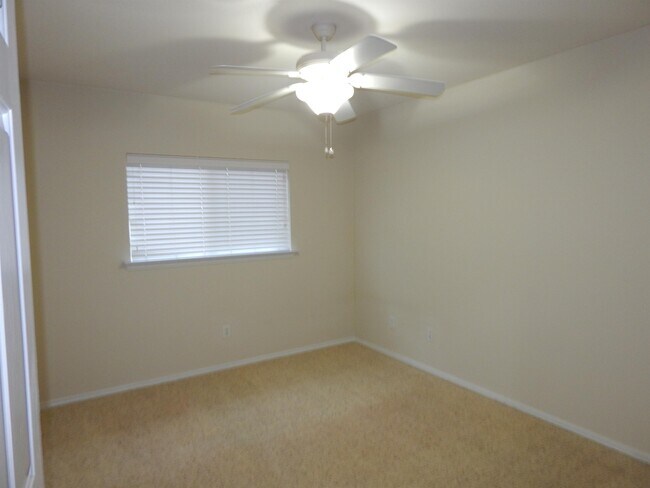 Building Photo - 2041 Rain Dance Loop