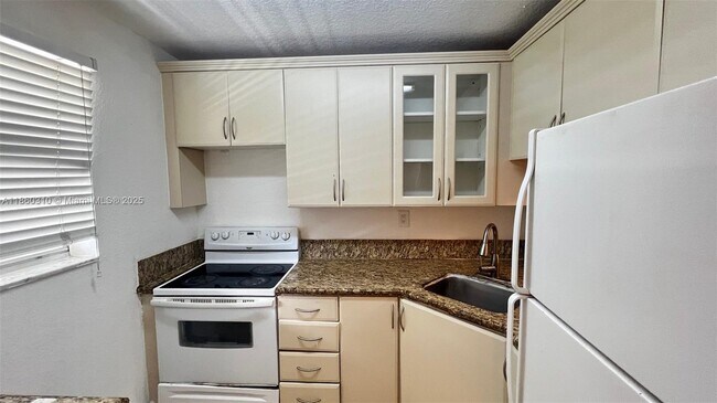 Building Photo - 17255 SW 95th Ave