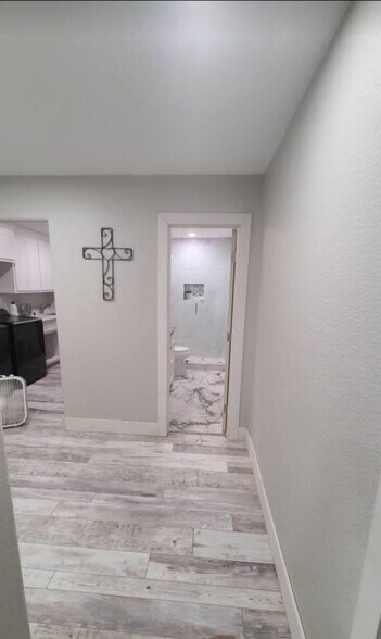 Building Photo - 8923 Prestonview Dr