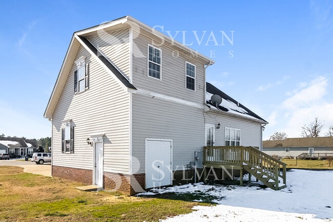 Building Photo - Coming HOME never felt so good!