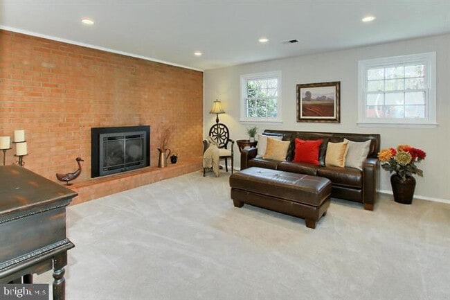 Building Photo - 7012 Hadlow Dr