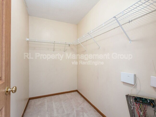 Building Photo - 3152 Thorndyke St
