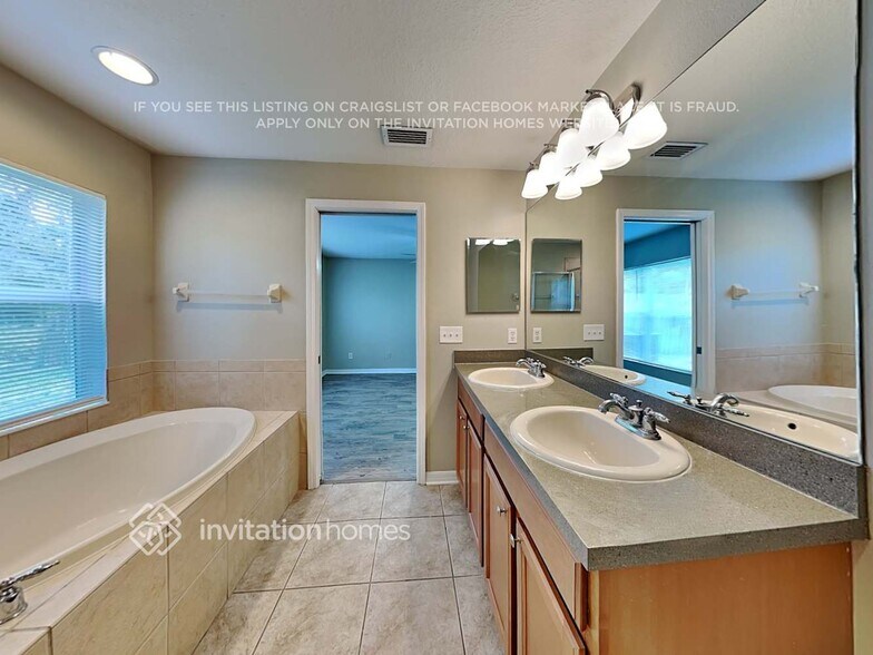 Building Photo - 10327 Avelar Ridge Dr