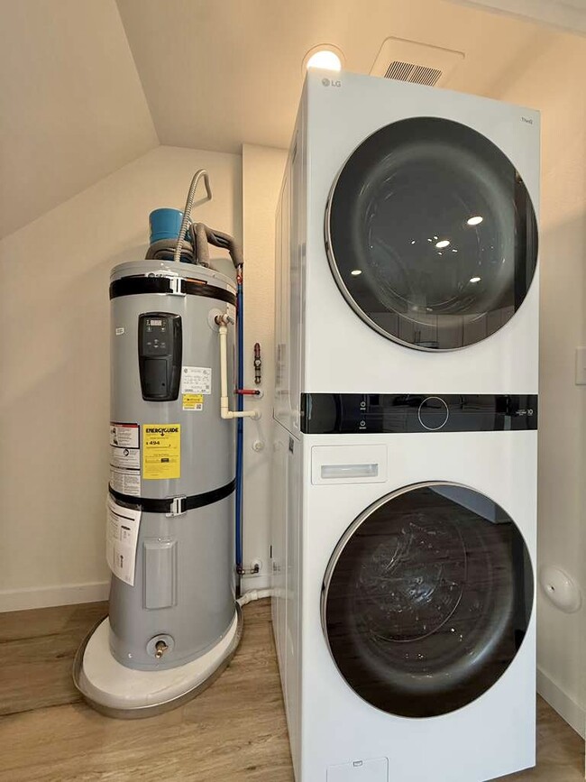 Building Photo - 3925 E 32nd Ave