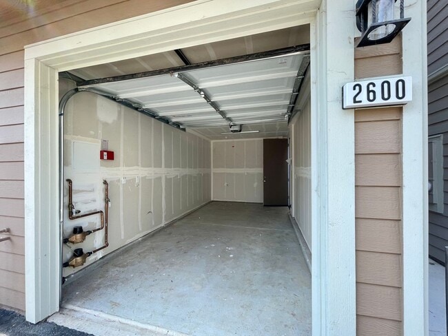 Building Photo - Newer Napa 2 Bedroom 2 Bathroom Condo; Both Bedrooms En-Suite