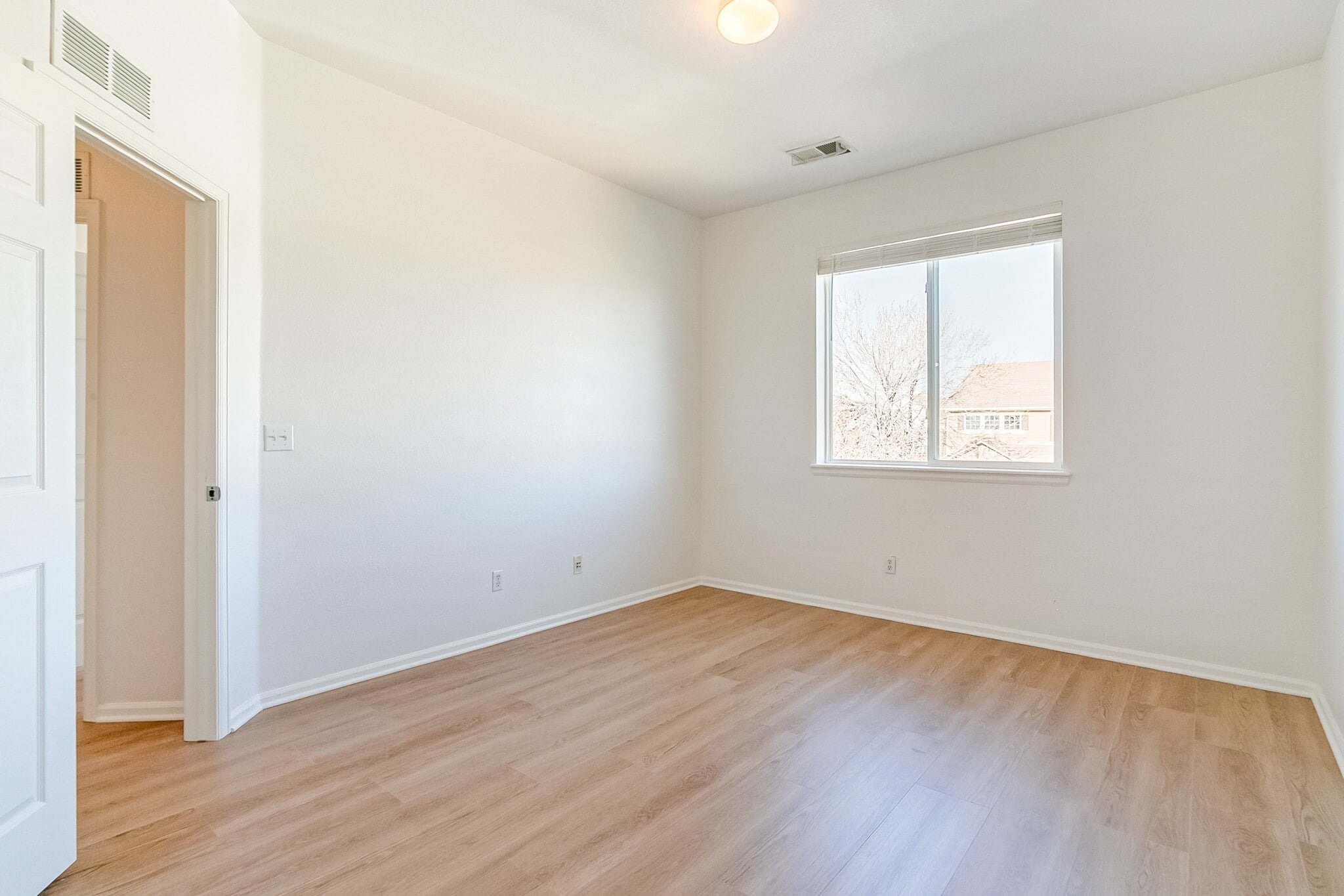 Building Photo - 5178 Netherland St