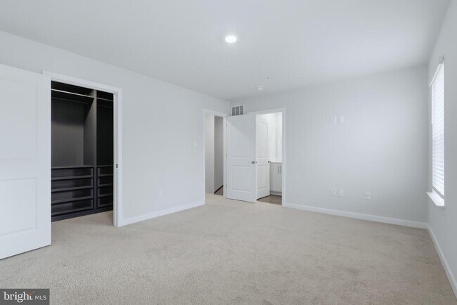 Building Photo - 369 Soft Rush Ln