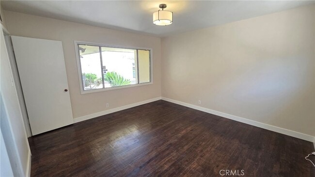 Building Photo - 6034 S Kings Rd