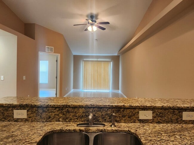 Building Photo - 606-608 Nicholas Pkwy W