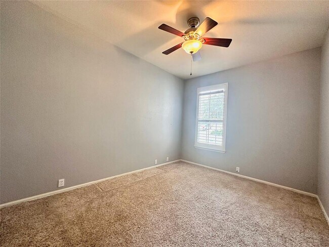 Building Photo - 136 Mountain Laurel Way