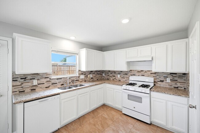 Building Photo - 21331 Bella Mountain Dr