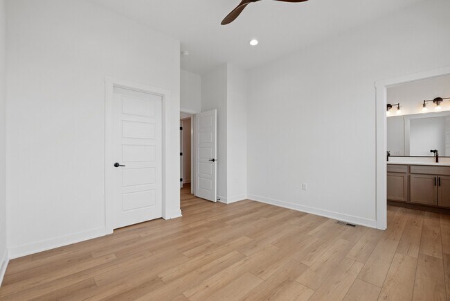 Building Photo - 1105 SW 11th St