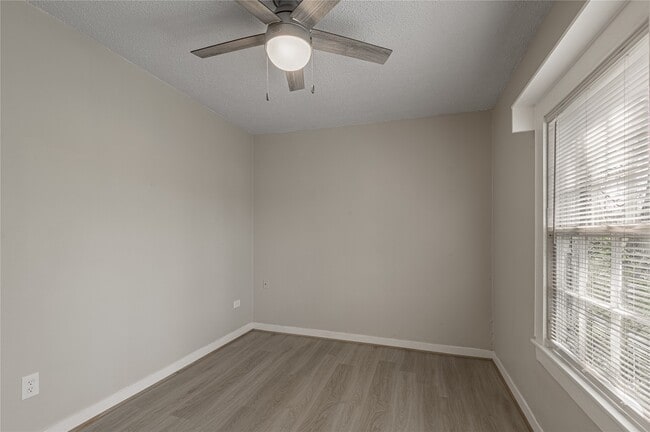 Building Photo - 811 B Sam Houston Ave