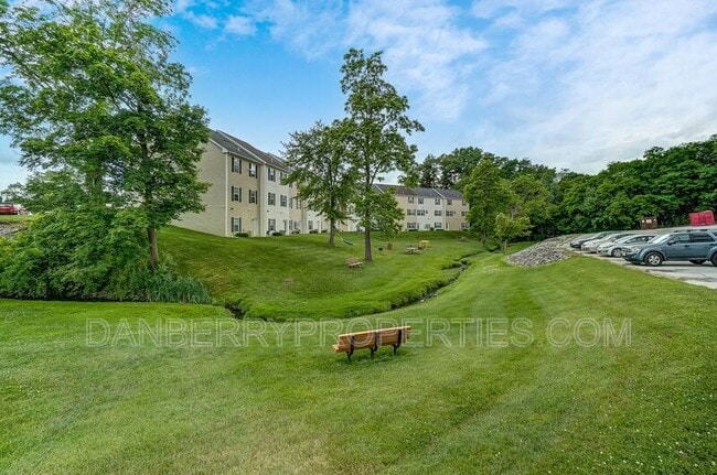 Building Photo - 1115 N Byrne Rd