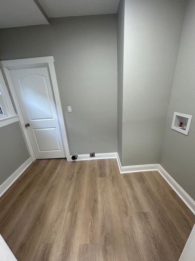 Building Photo - BEAUTIFUL RENOVATED NEW 4 BEDROOM 2 BATH H...