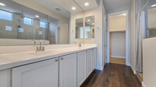 Building Photo - Private Pool in excellent newer neighborhood!