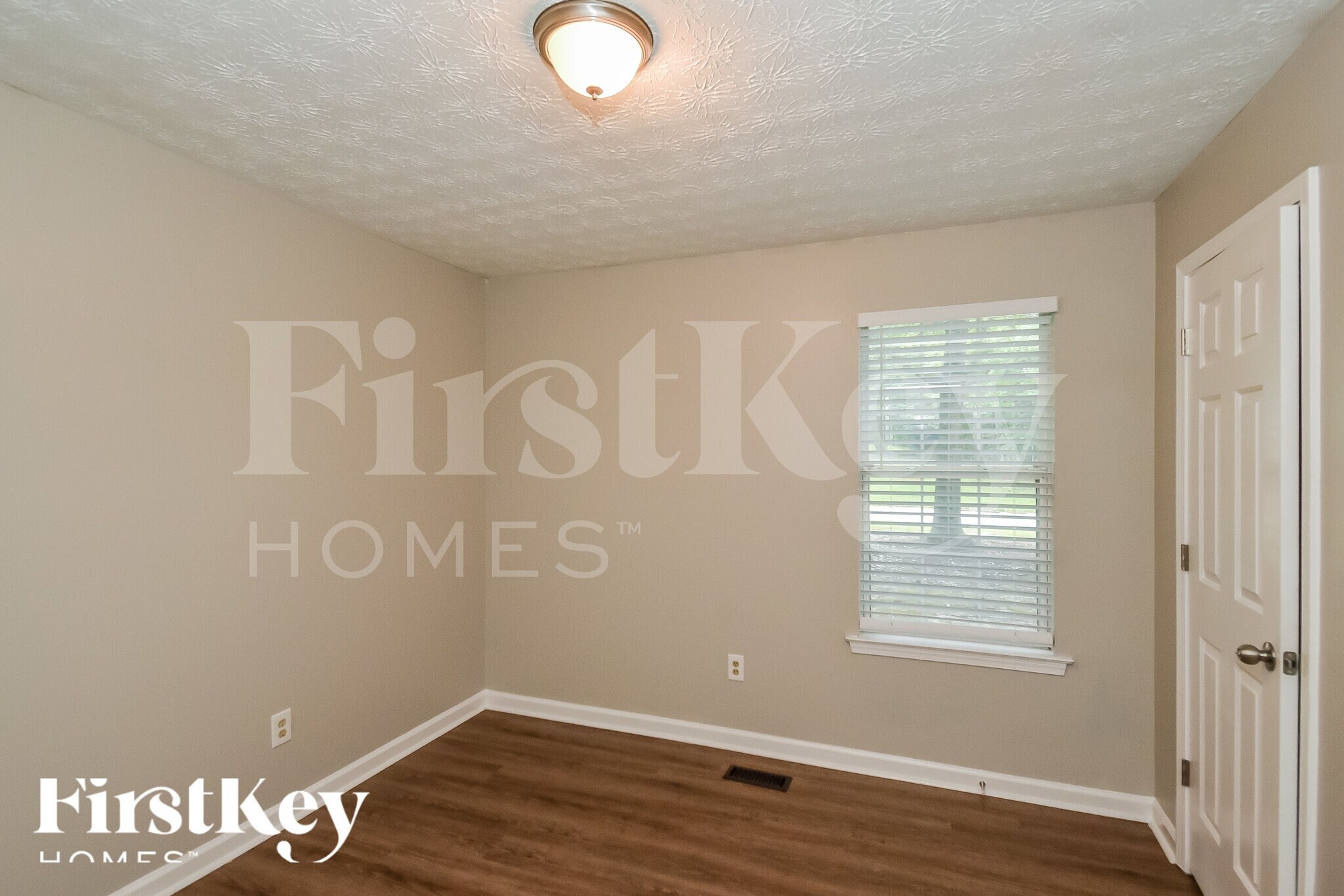 Building Photo - 176 Shadow Wood Dr