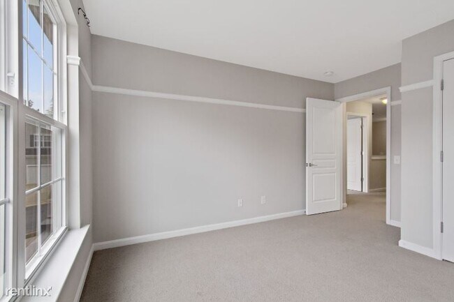 Building Photo - 3 br, 2.5 bath Townhome - 43 Shire Ct