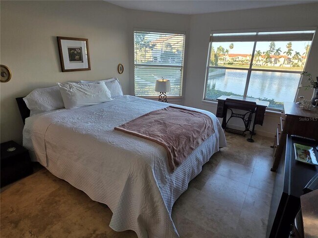 Building Photo - 6100 Bahia Del Mar Cir N