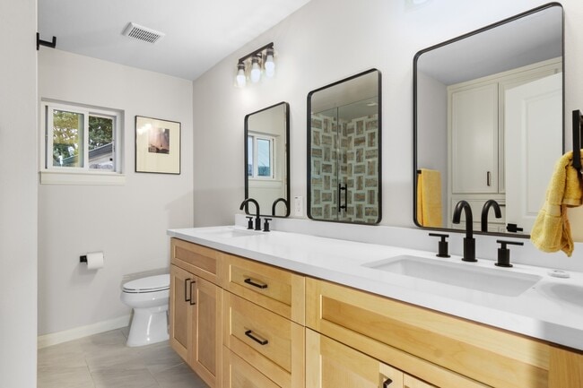 Building Photo - 6115 Lymbar Dr