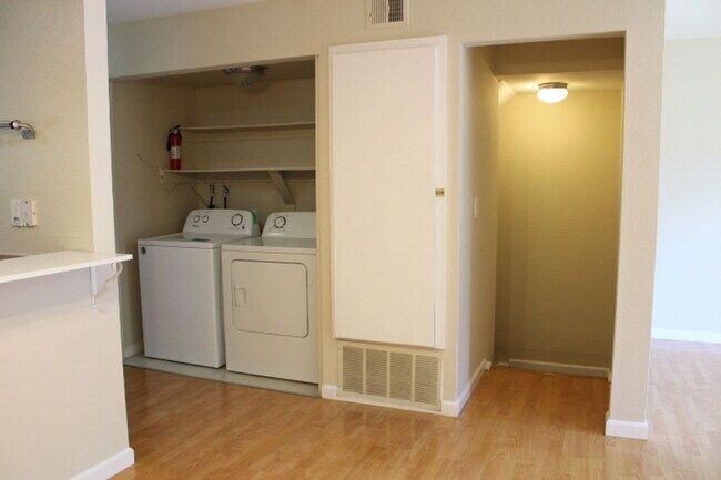 Building Photo - 507 Chabre Ct