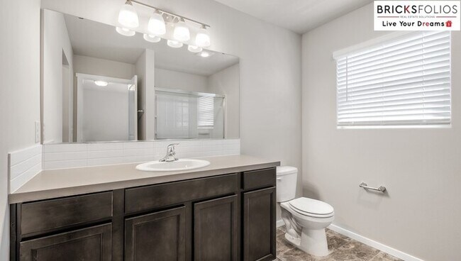 Building Photo - The Perfect Blend of Comfort & Convenience in Puyallup